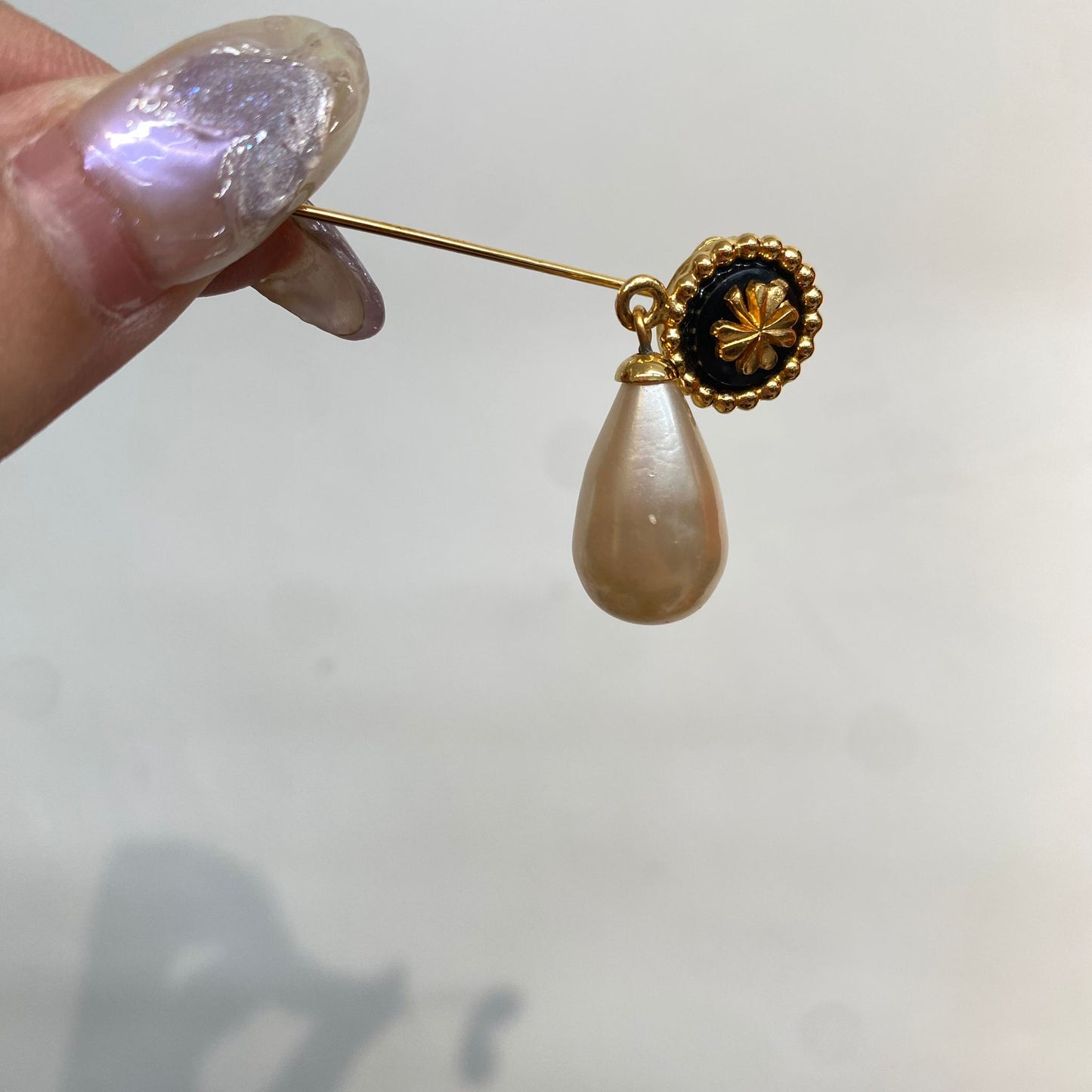 Chanel 四葉草珍珠心口針 有盒