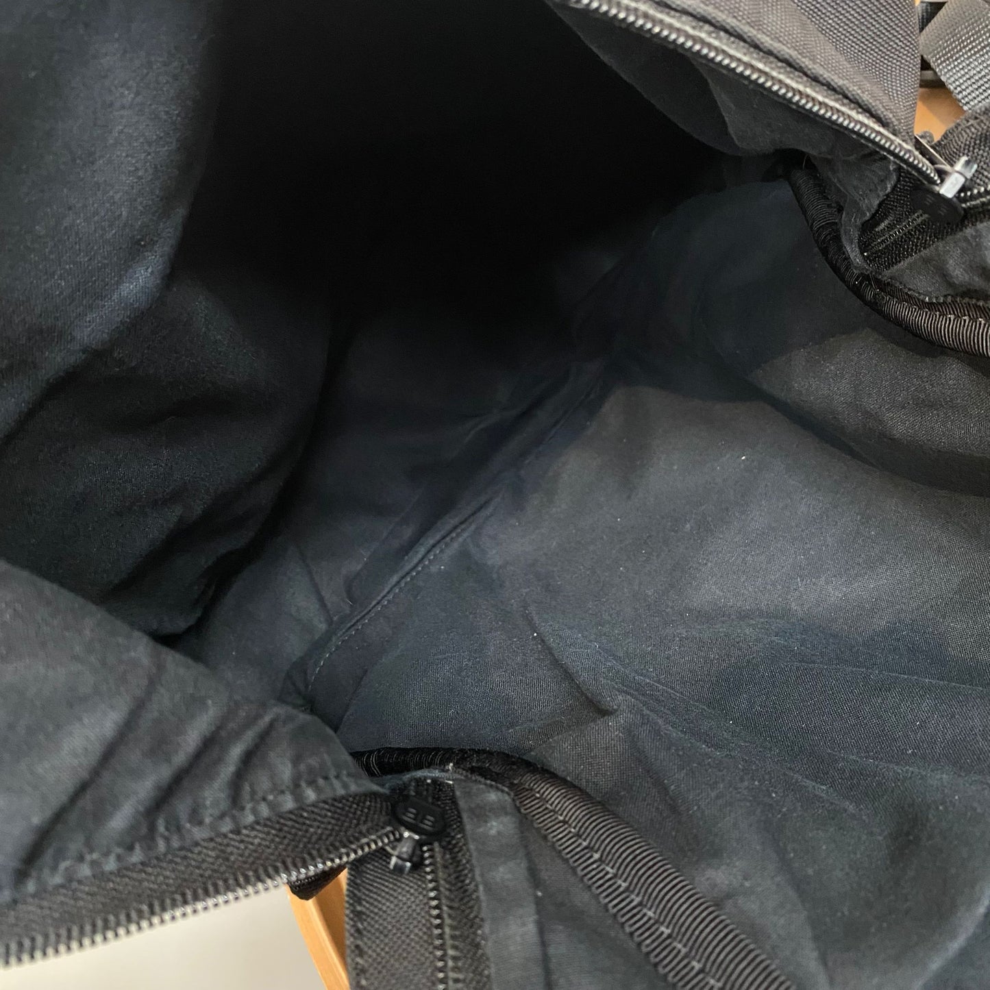 Balenciaga 背囊