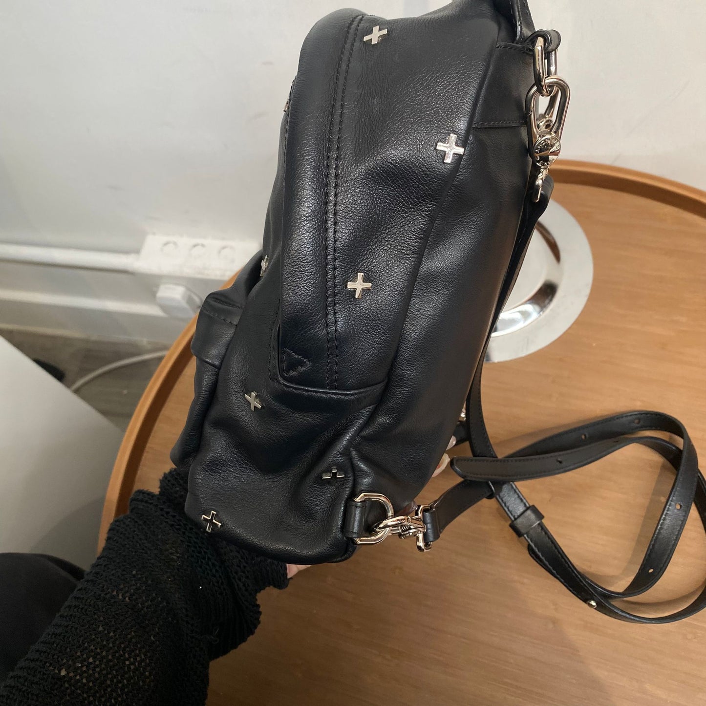GIVENCHY十字黑皮背囊