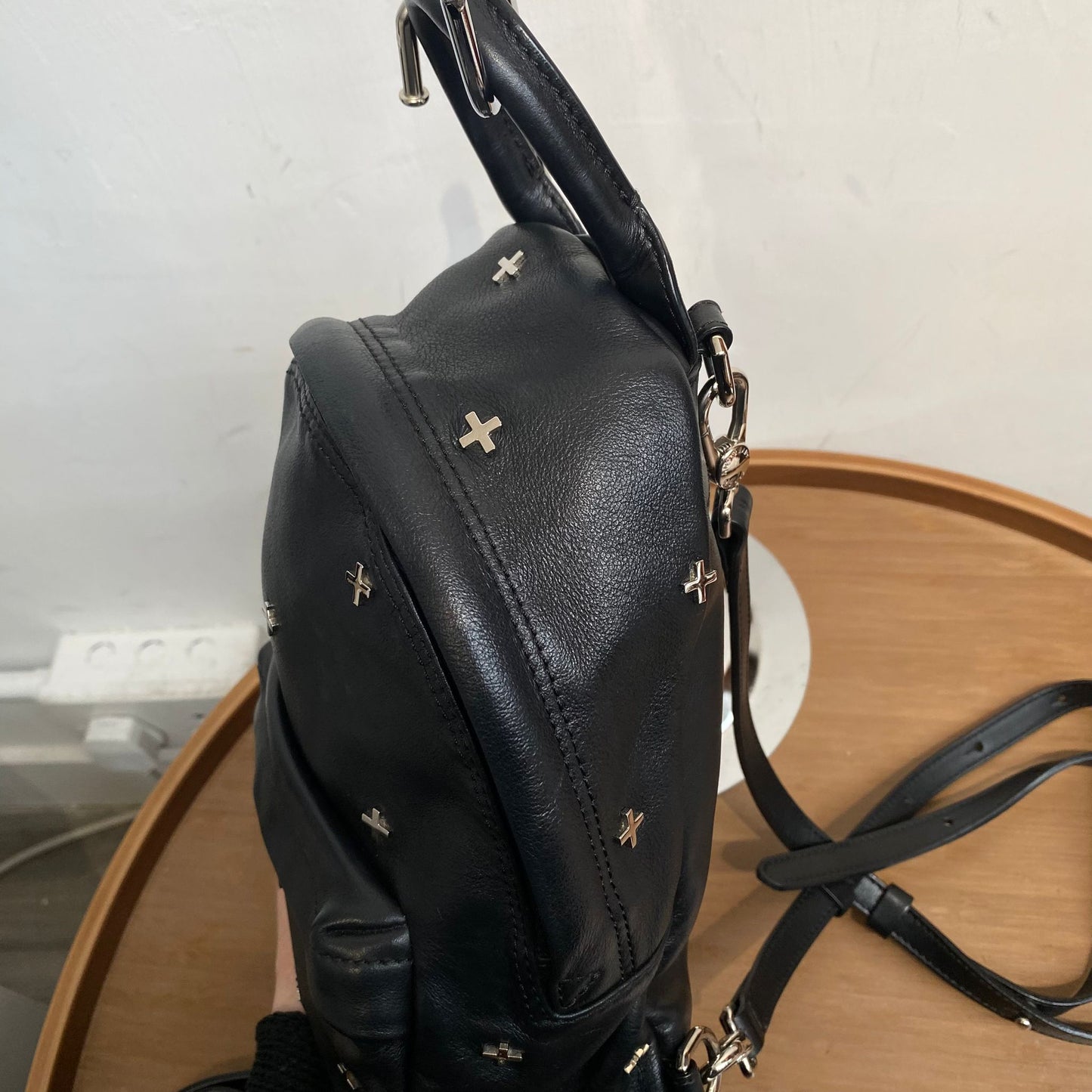 GIVENCHY十字黑皮背囊