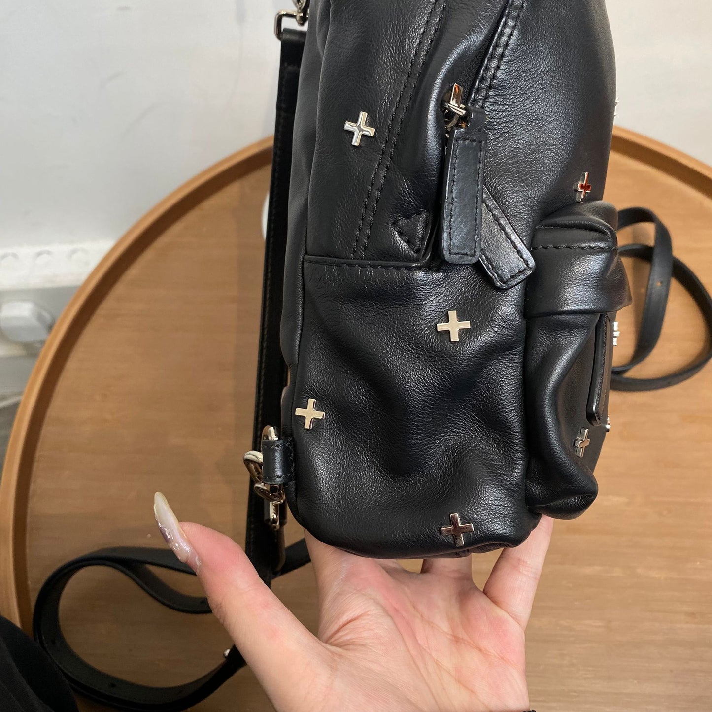 GIVENCHY十字黑皮背囊
