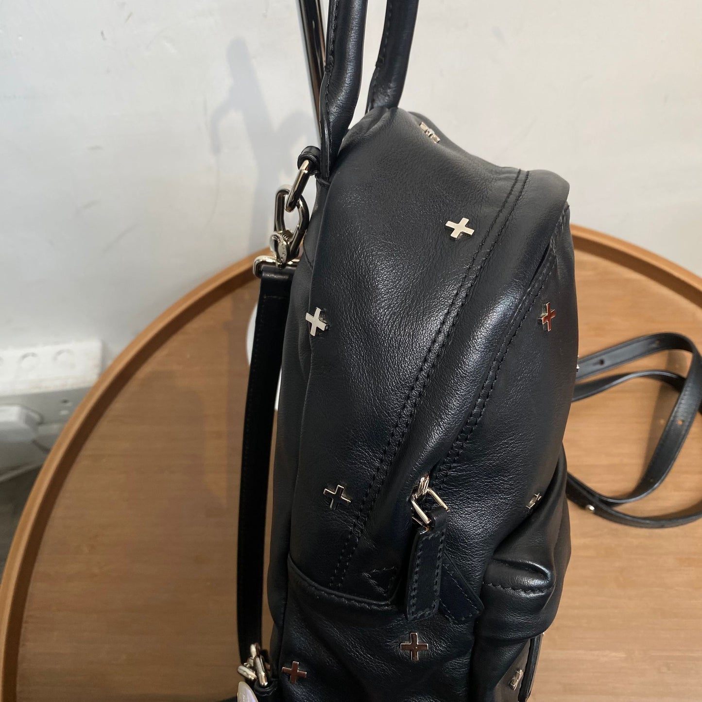 GIVENCHY十字黑皮背囊