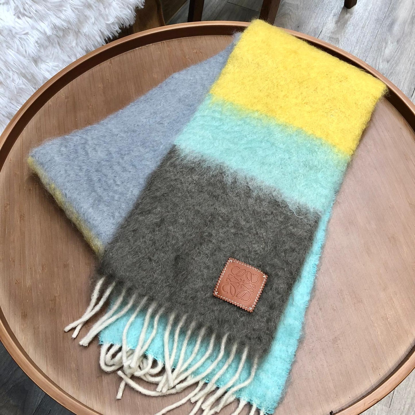 LOEWE雪糕拼色頸巾