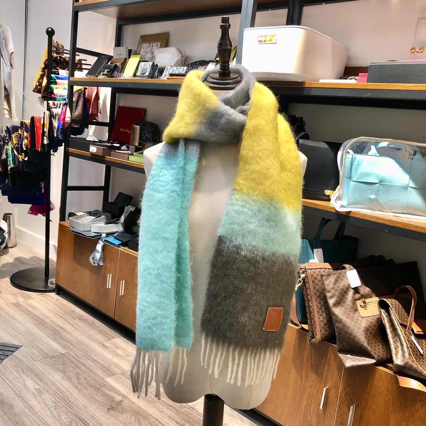 LOEWE雪糕拼色頸巾