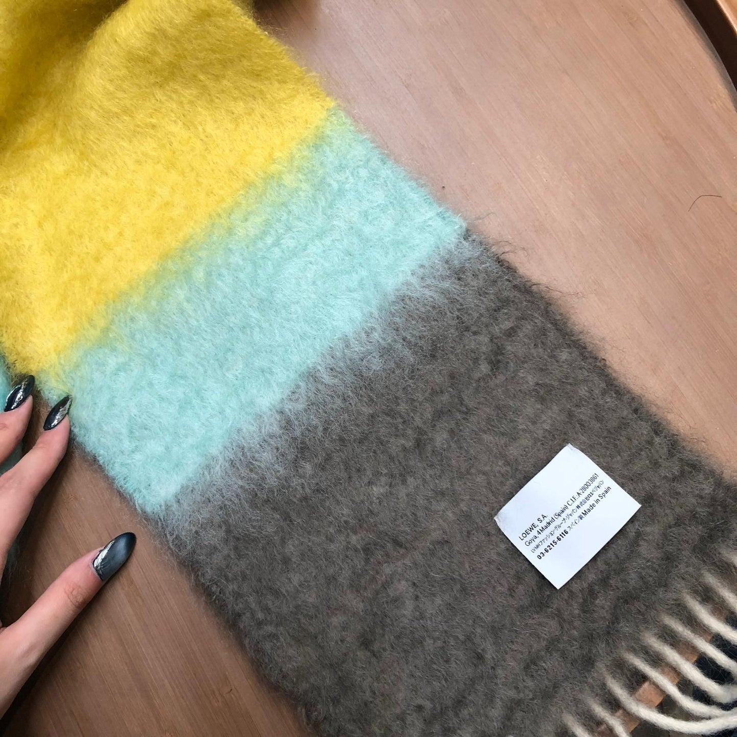 LOEWE雪糕拼色頸巾