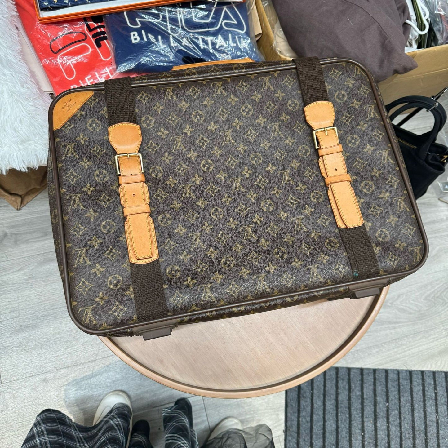 LV 行李箱
