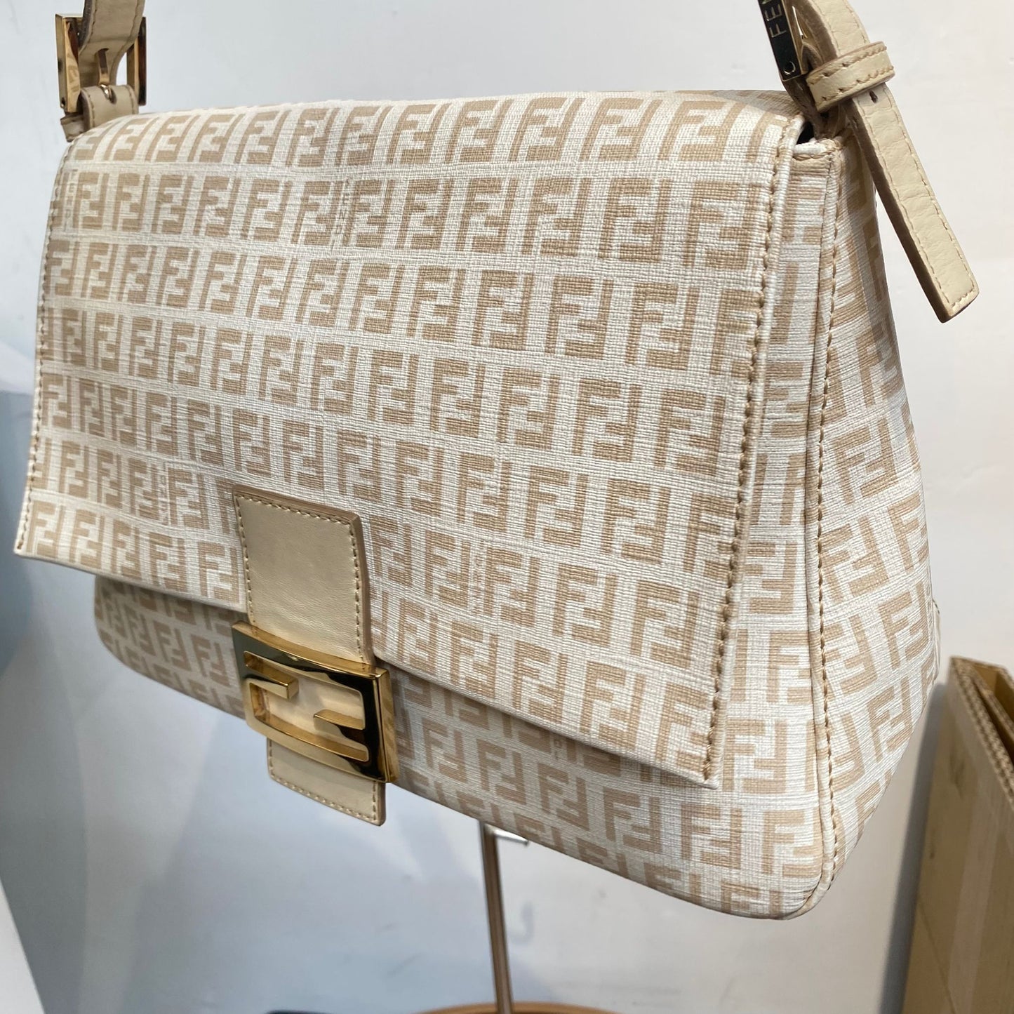 Fendi 白色法棍