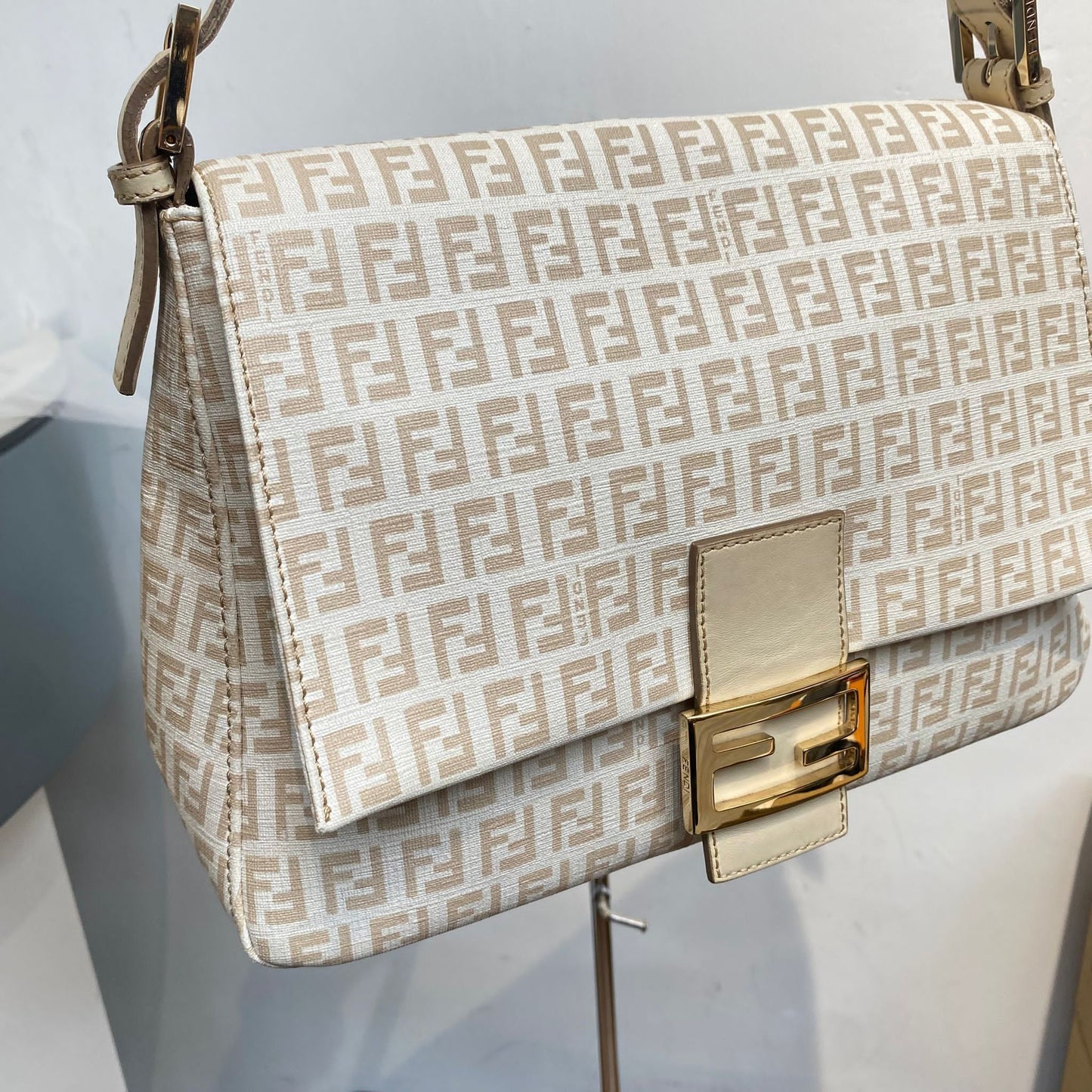 Fendi 白色法棍