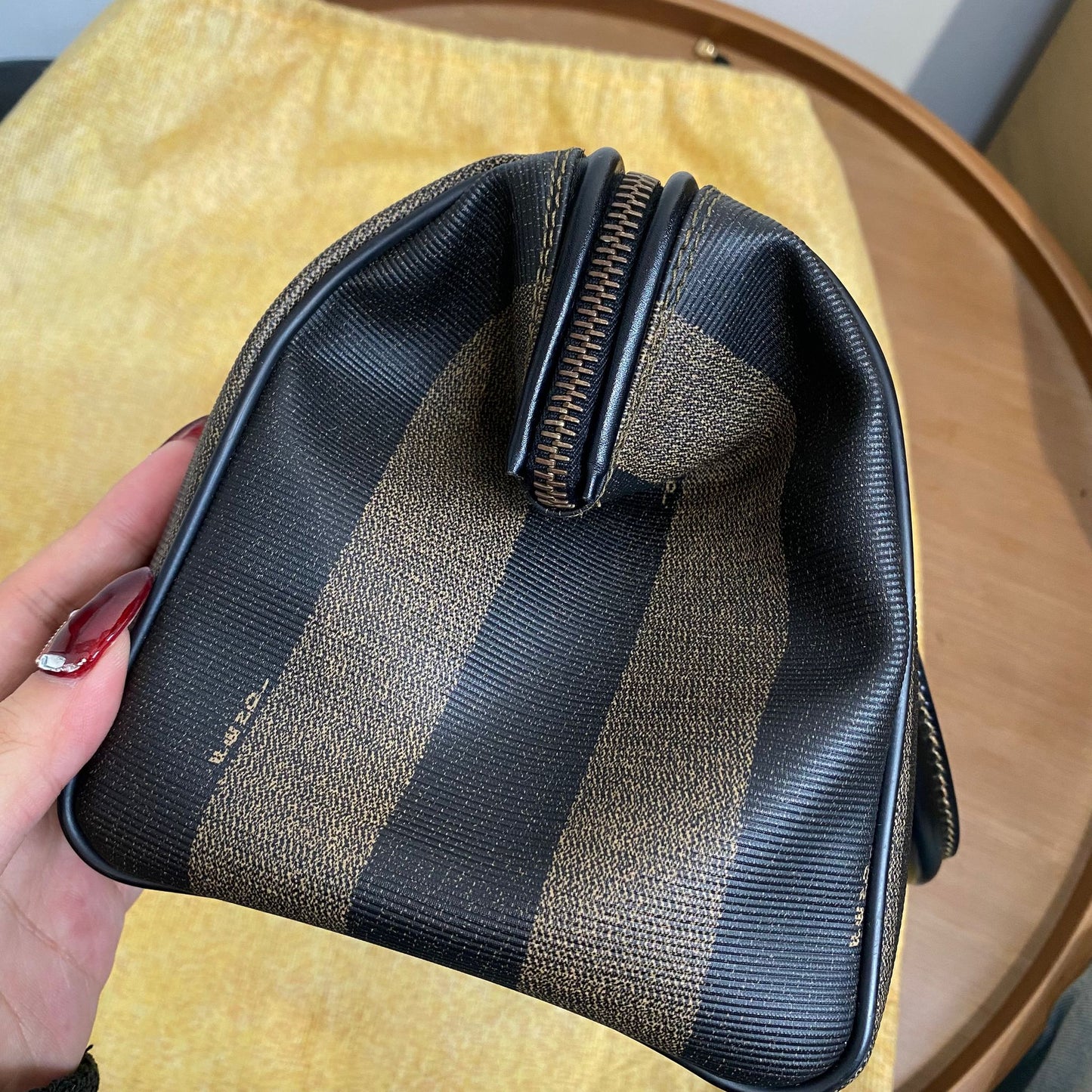 Fendi Boston 有塵袋