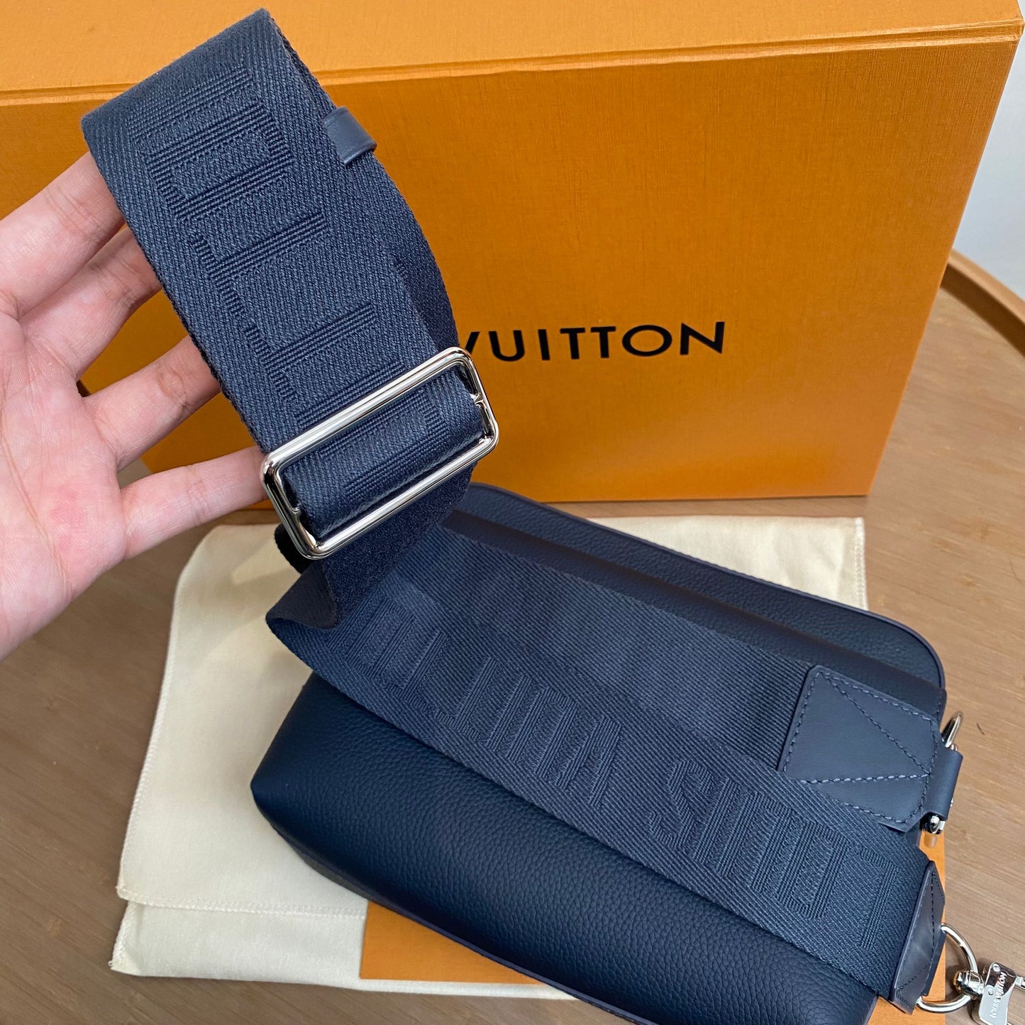 LV Fastline 郵差包 M24750
