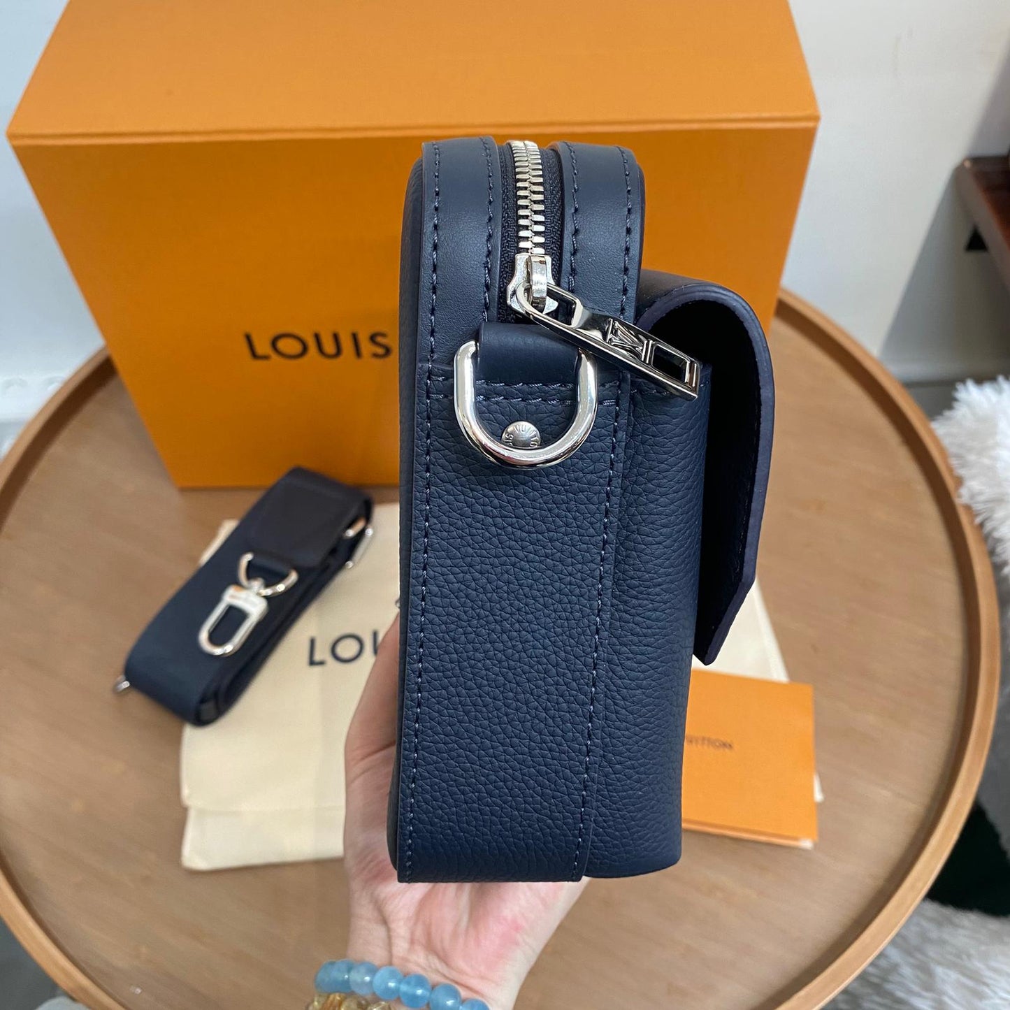 LV Fastline 郵差包 M24750