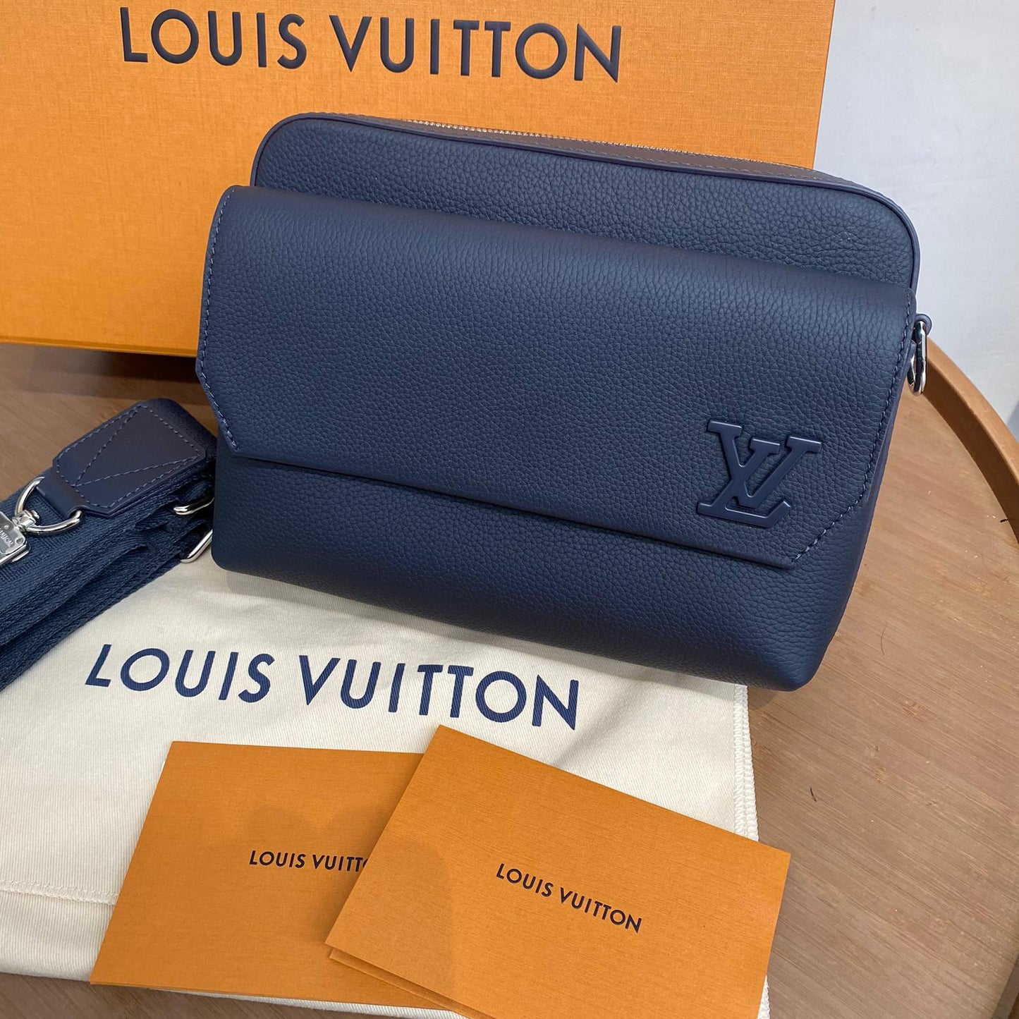 LV Fastline 郵差包 M24750