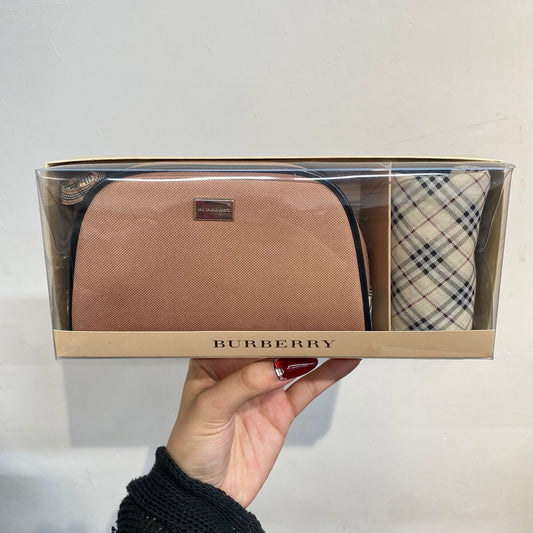 Burberry Pouch加方巾set 有盒