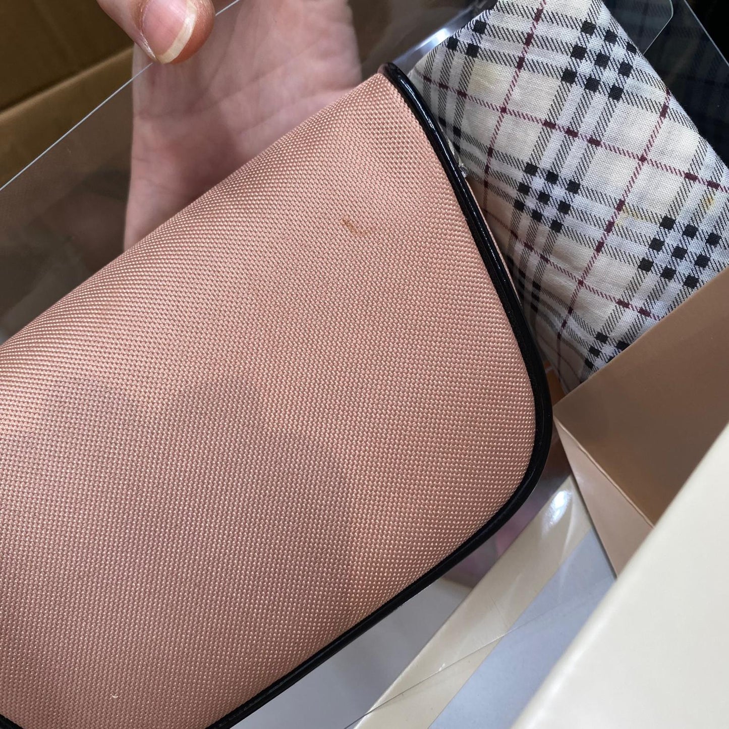 Burberry Pouch加方巾set 有盒