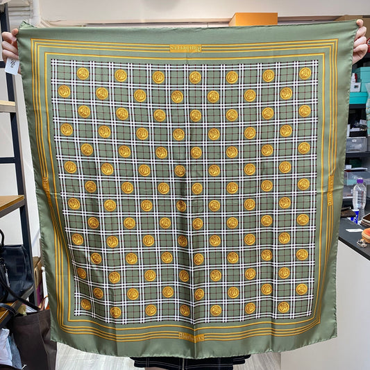 Burberry 100%真絲大絲巾 有tag