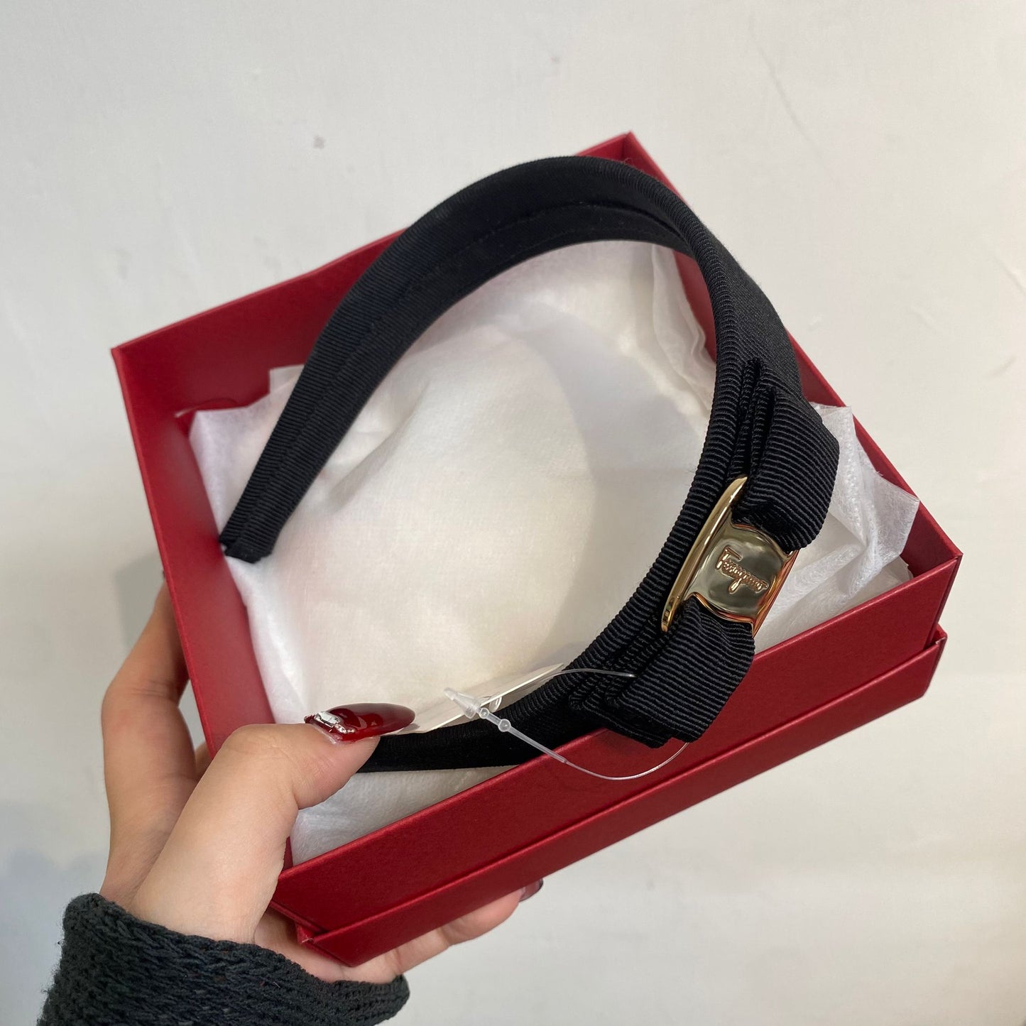 Ferragamo黑金頭箍 有盒