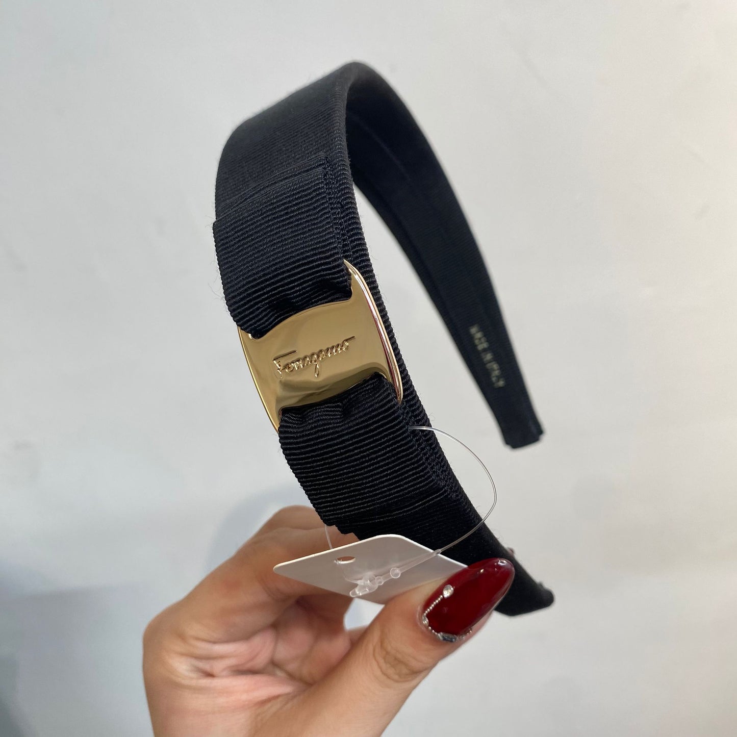 Ferragamo黑金頭箍