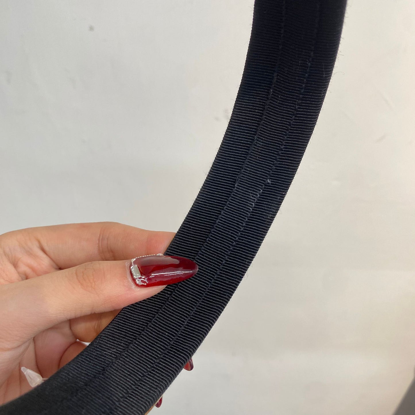 Ferragamo黑金頭箍