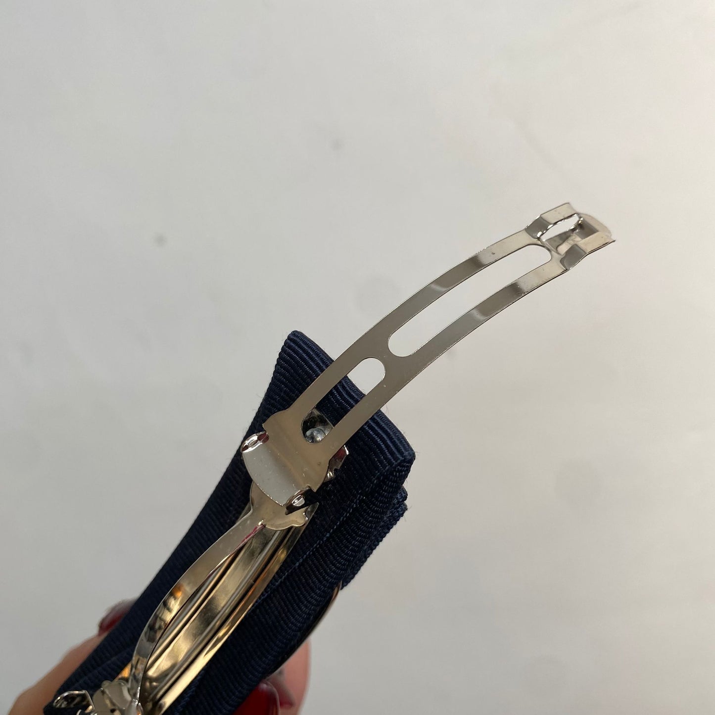 Ferragamo深藍髮夾 有盒