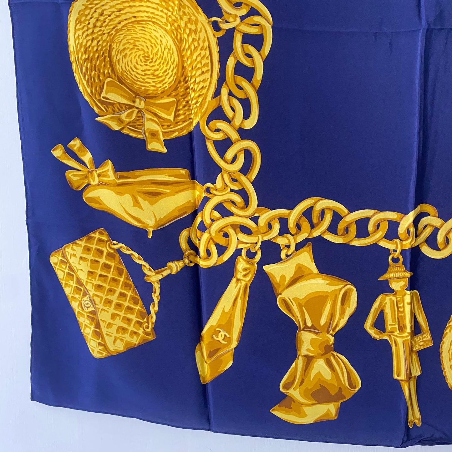 Chanel 100%真絲大絲巾 藍金色 無tag