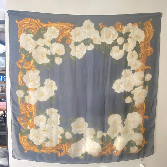 Chanel 100%真絲大絲巾 藍白花 有tag