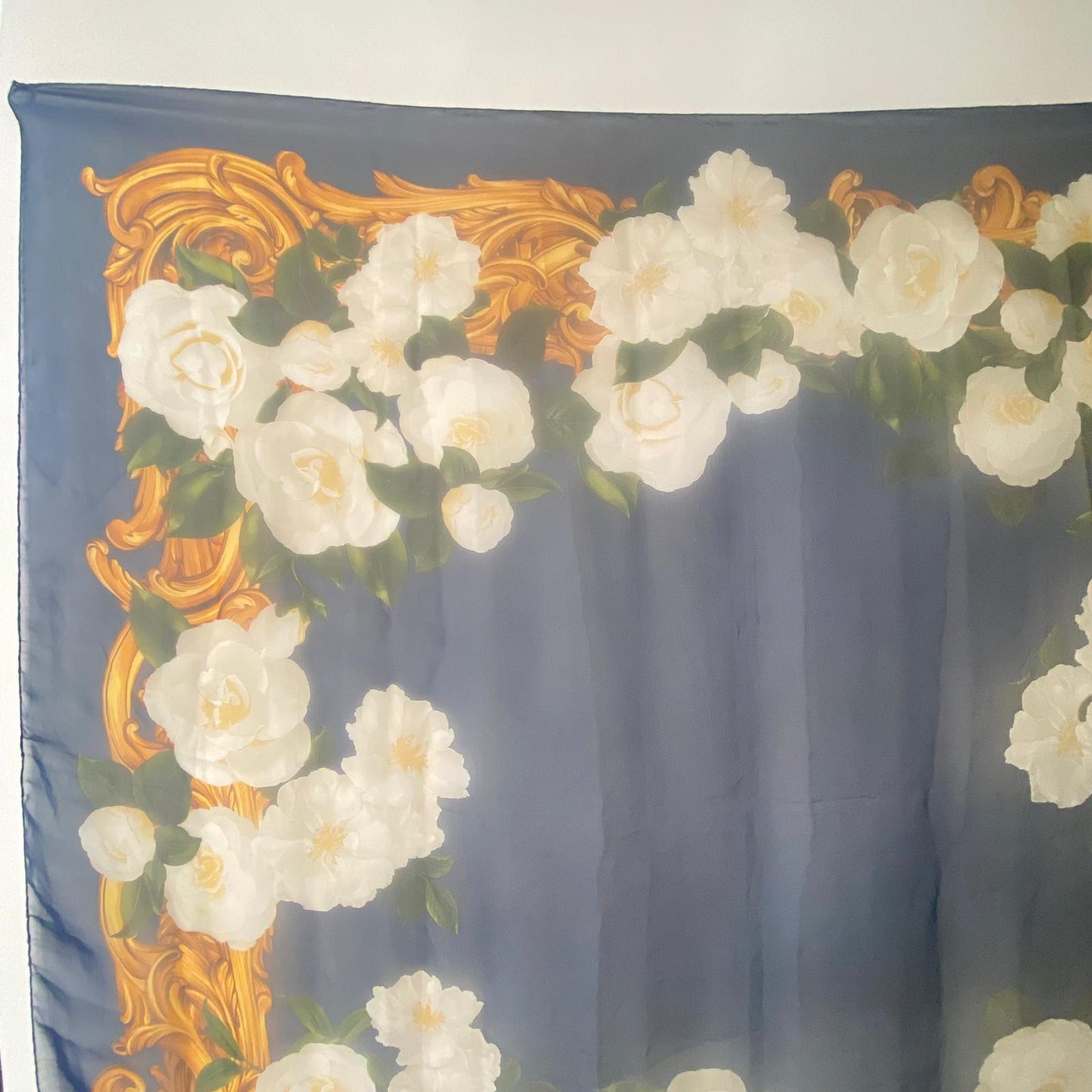 Chanel 100%真絲大絲巾 藍白花 有tag