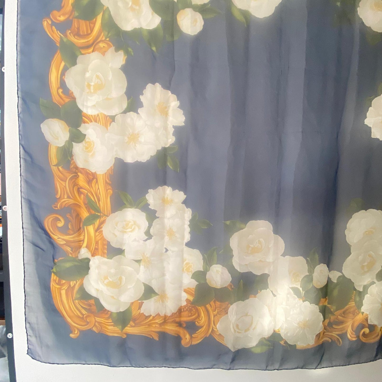Chanel 100%真絲大絲巾 藍白花 有tag