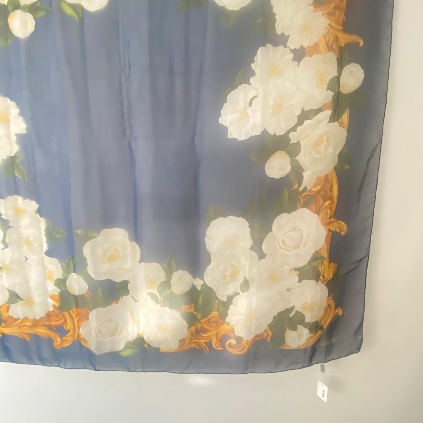 Chanel 100%真絲大絲巾 藍白花 有tag