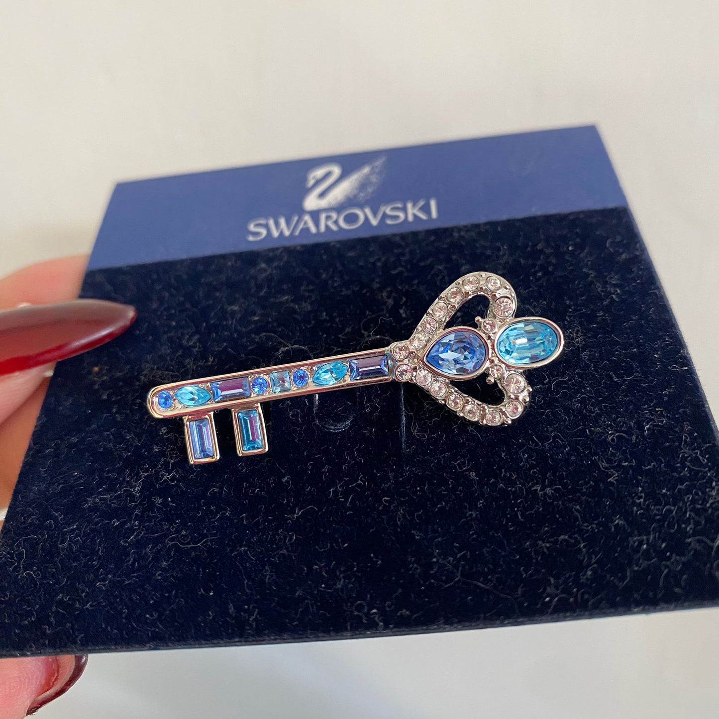 SWAROVSKI鎖匙心口針