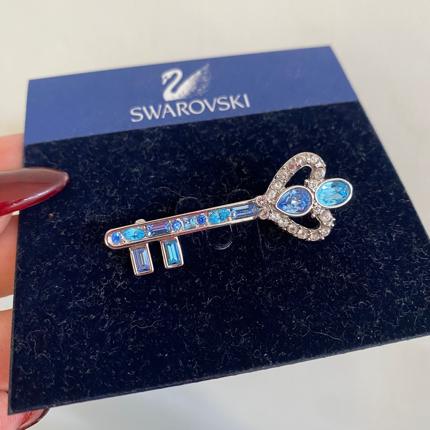 SWAROVSKI鎖匙心口針