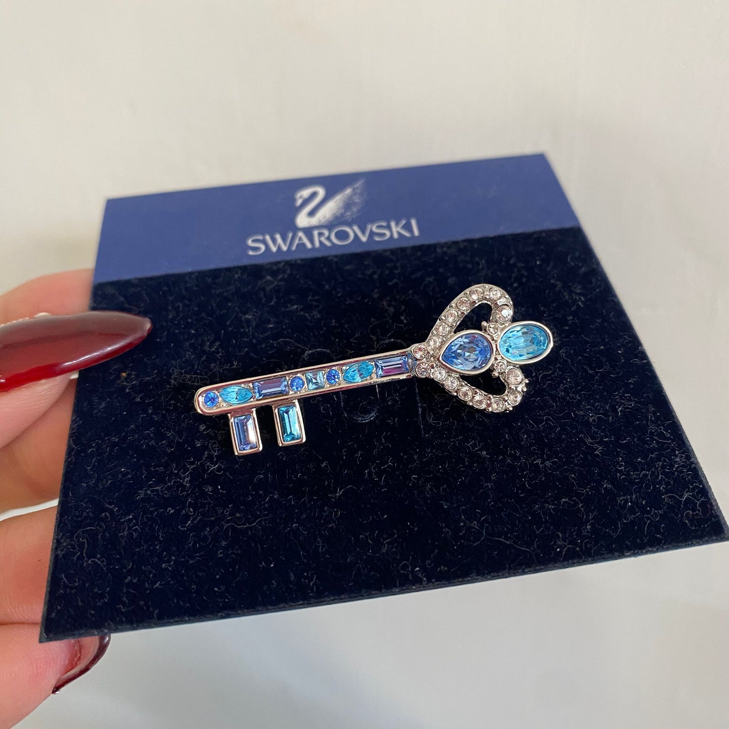SWAROVSKI鎖匙心口針