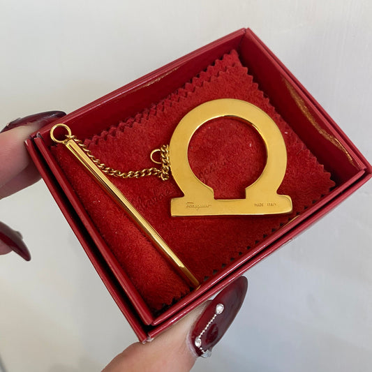 Ferragamo絲巾扣 有盒
