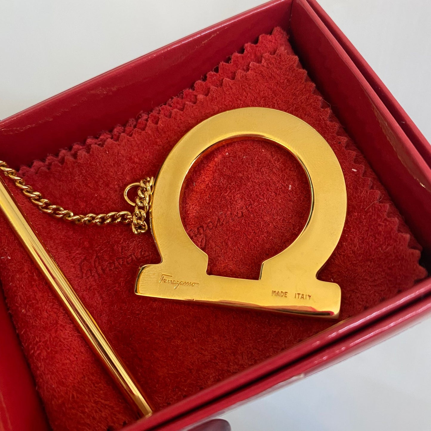 Ferragamo絲巾扣 有盒