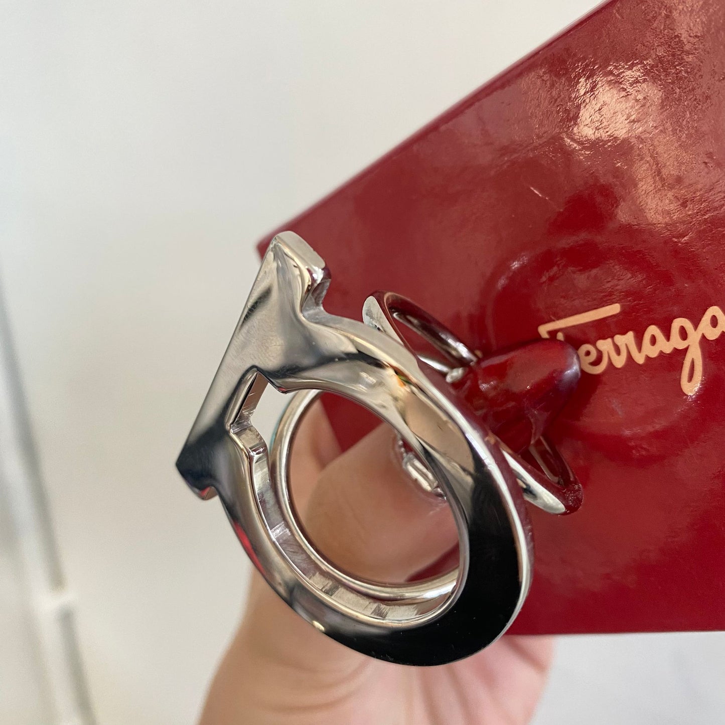 Ferragamo絲巾扣 有盒