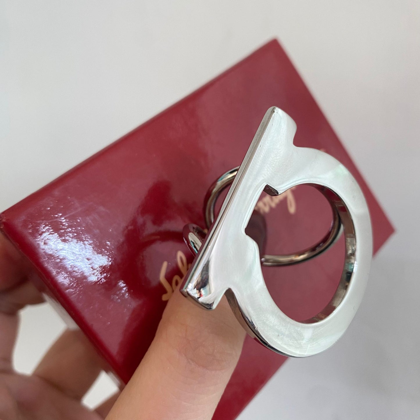 Ferragamo絲巾扣 有盒