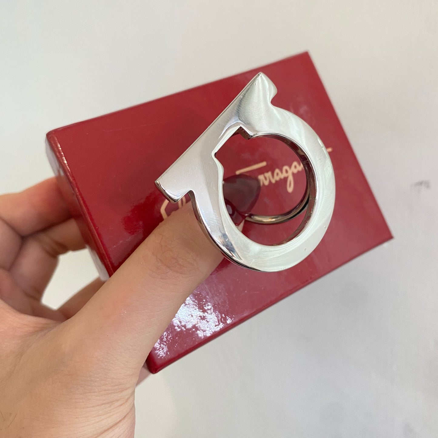 Ferragamo絲巾扣 有盒
