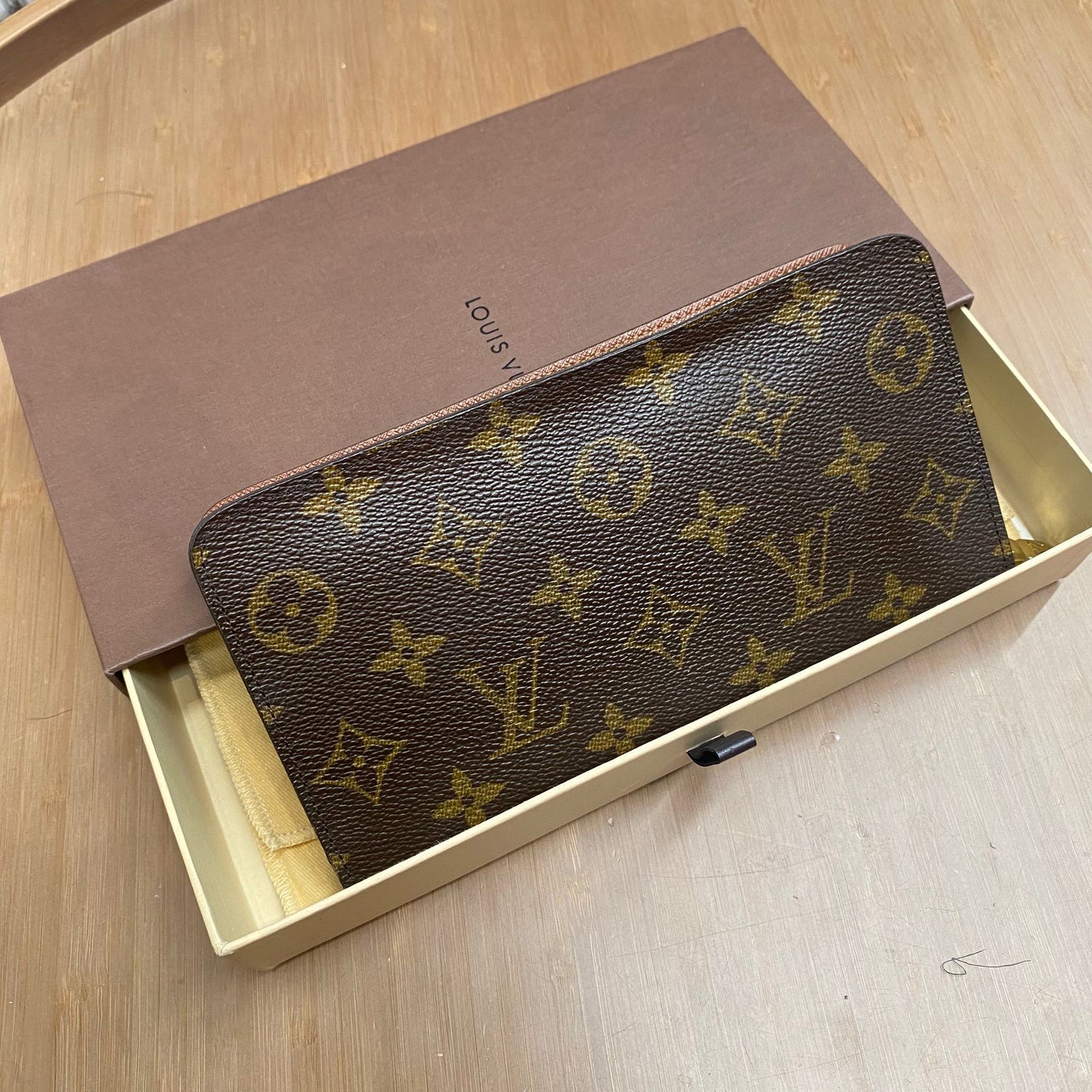 LV長銀包 有盒