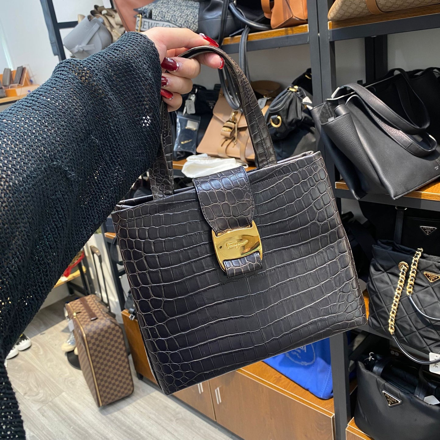 Ferragamo 鱷魚皮壓紋袋