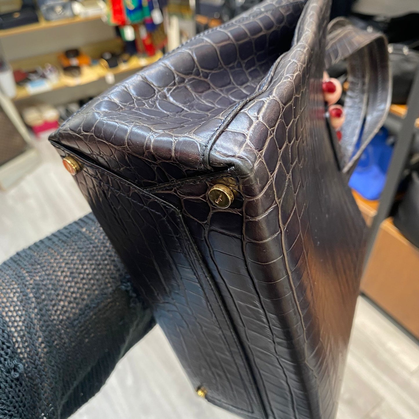 Ferragamo 鱷魚皮壓紋袋