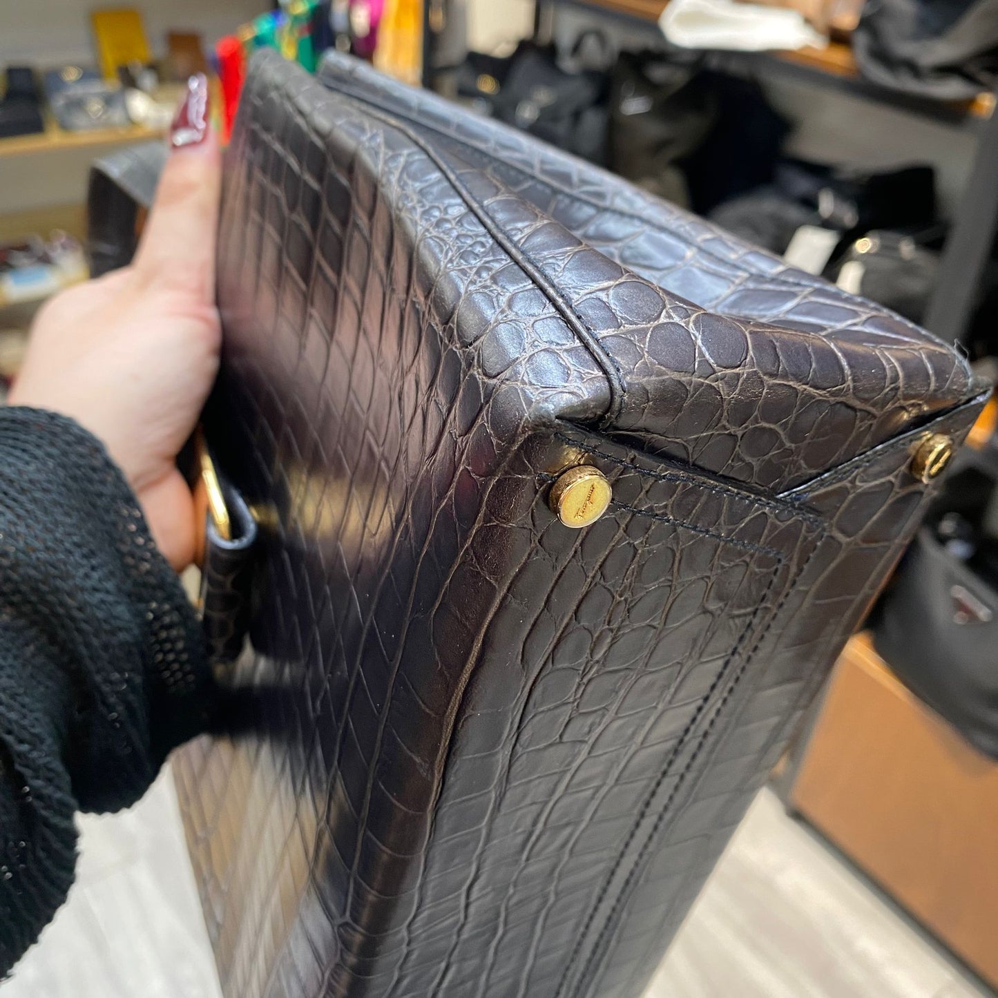 Ferragamo 鱷魚皮壓紋袋