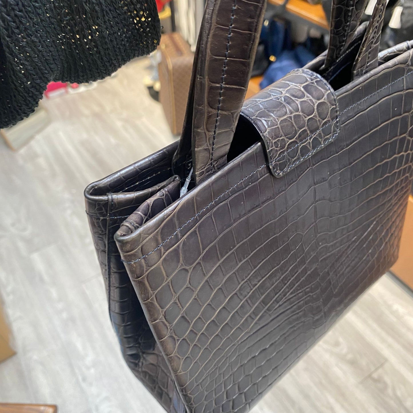 Ferragamo 鱷魚皮壓紋袋