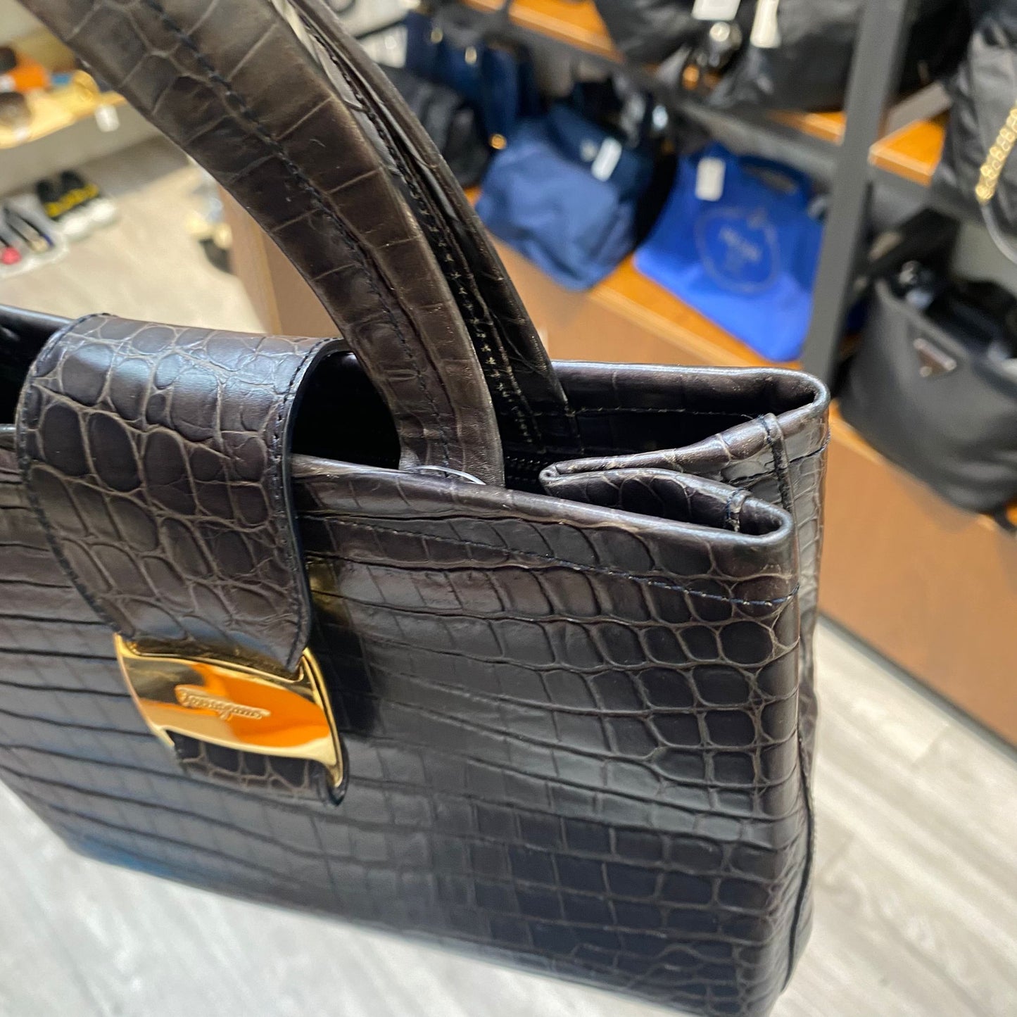 Ferragamo 鱷魚皮壓紋袋