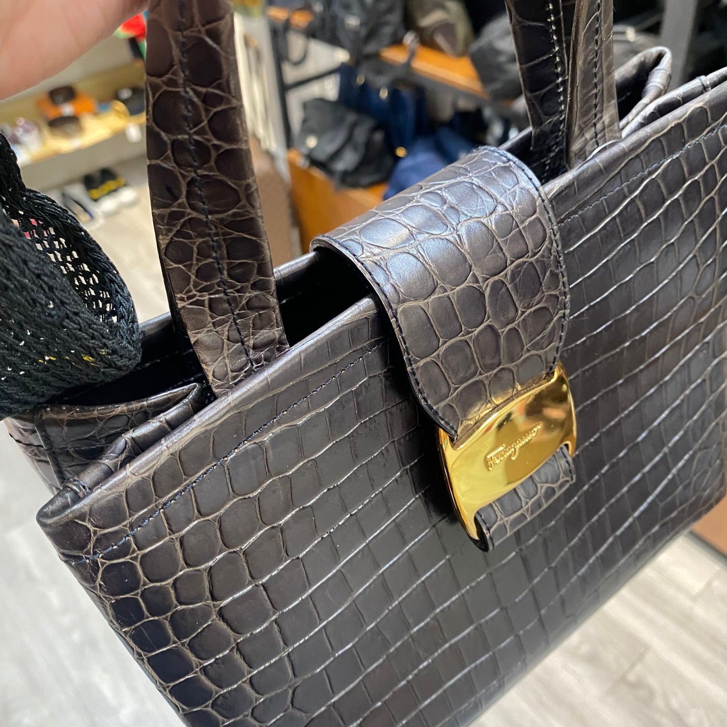 Ferragamo 鱷魚皮壓紋袋