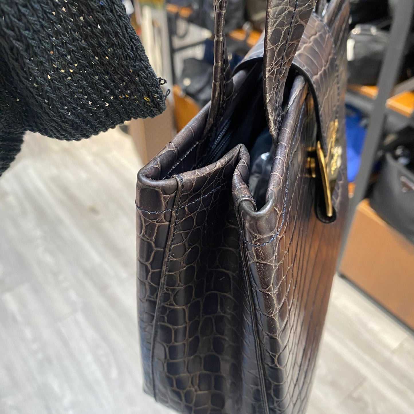 Ferragamo 鱷魚皮壓紋袋