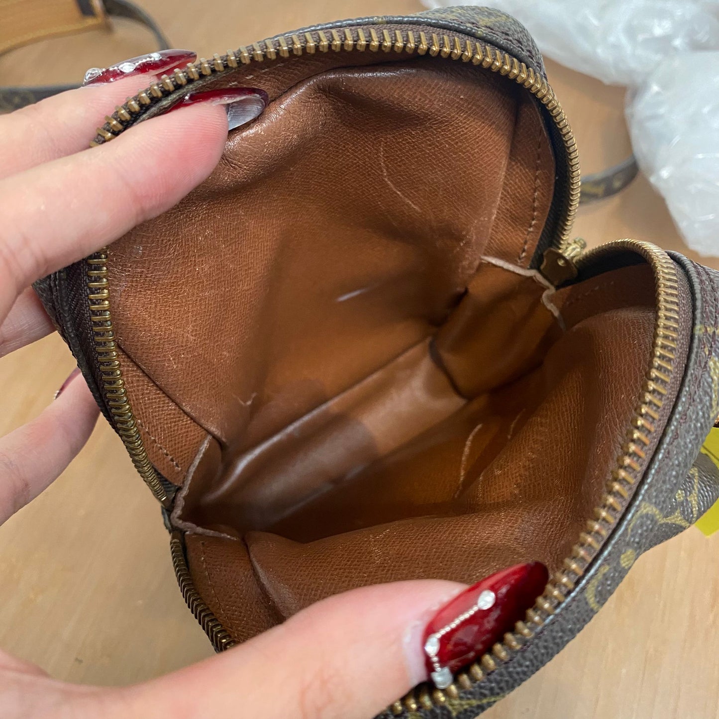 LV Amazon 細日字袋 M45236