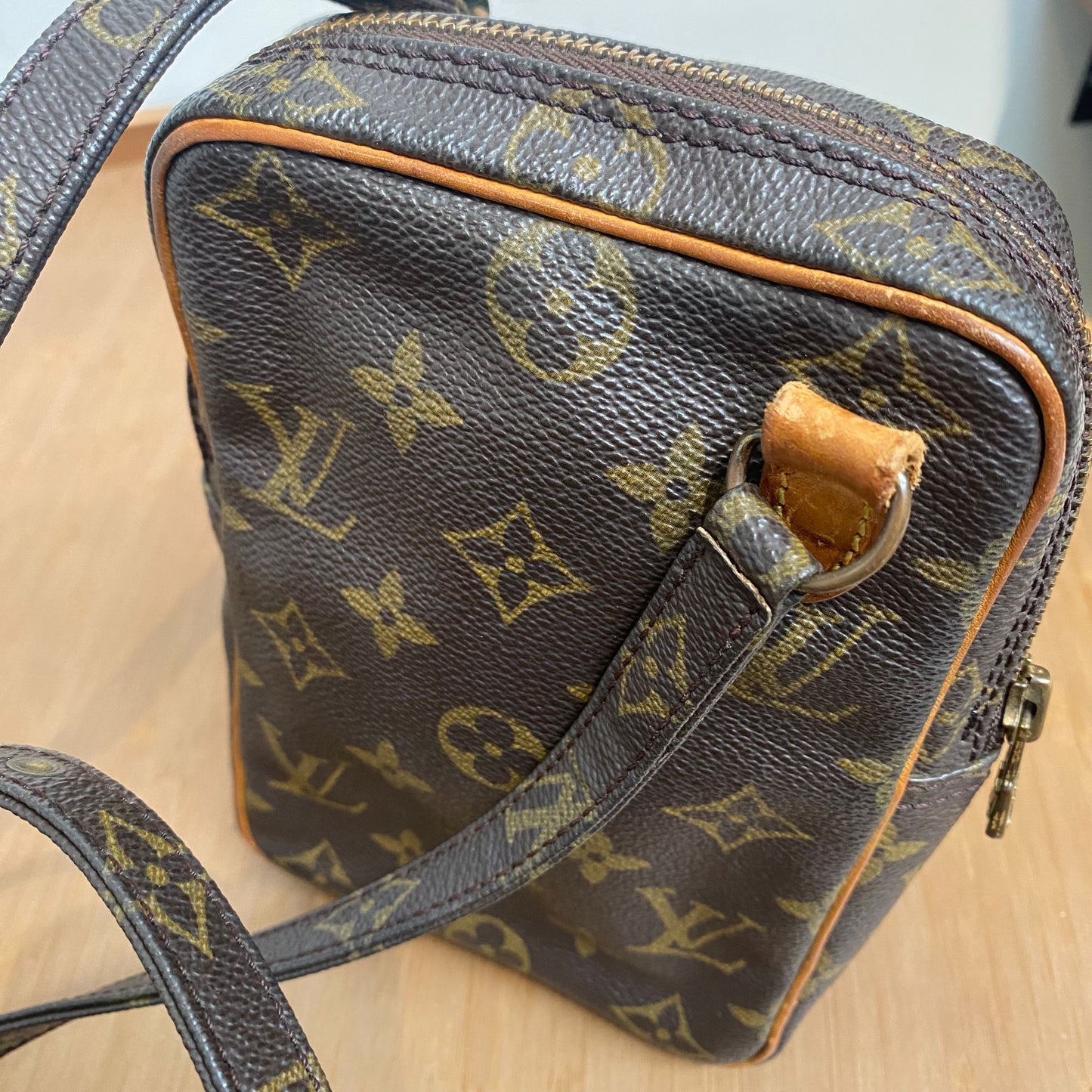 LV Amazon 細日字袋 M45236