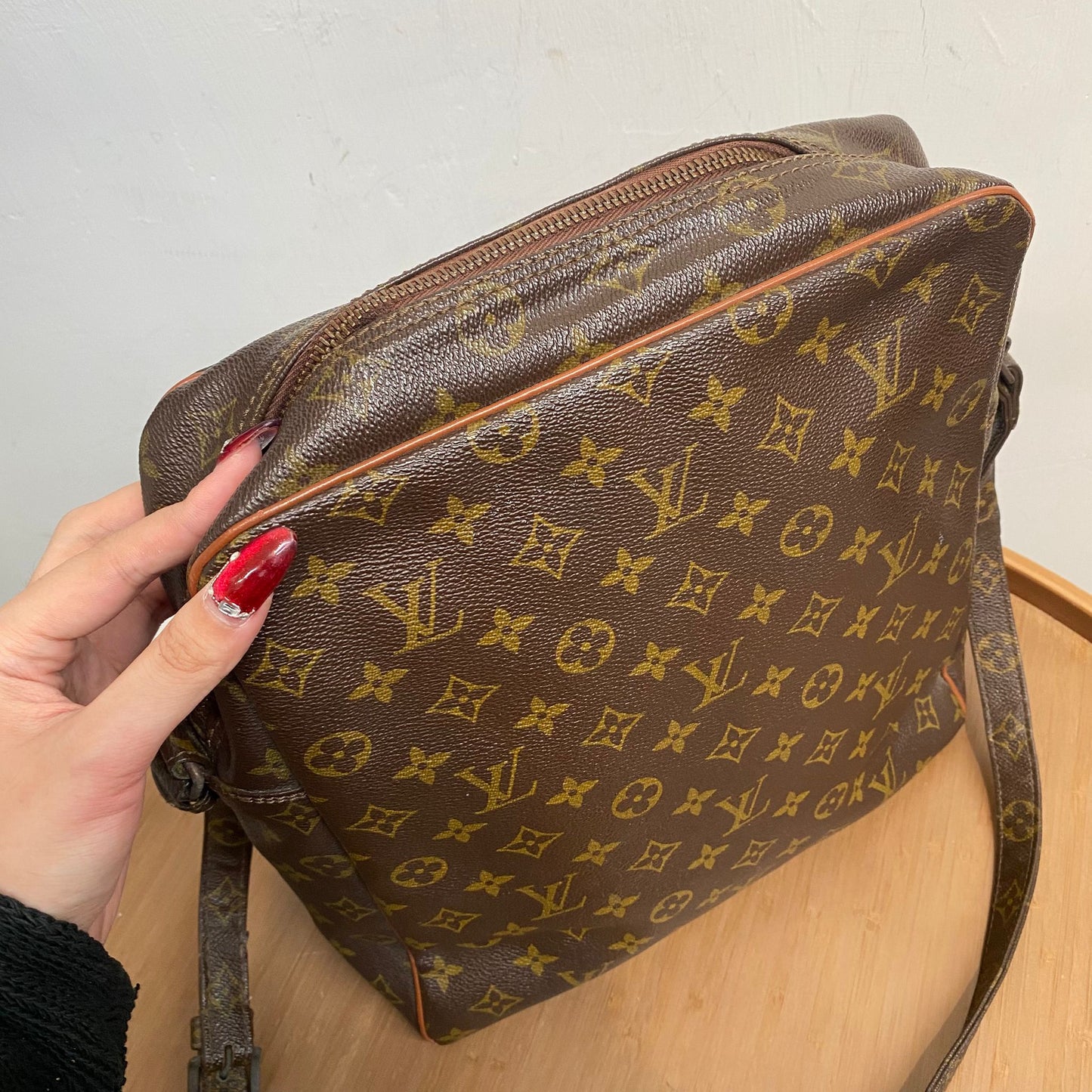 LV 老花斜孭袋