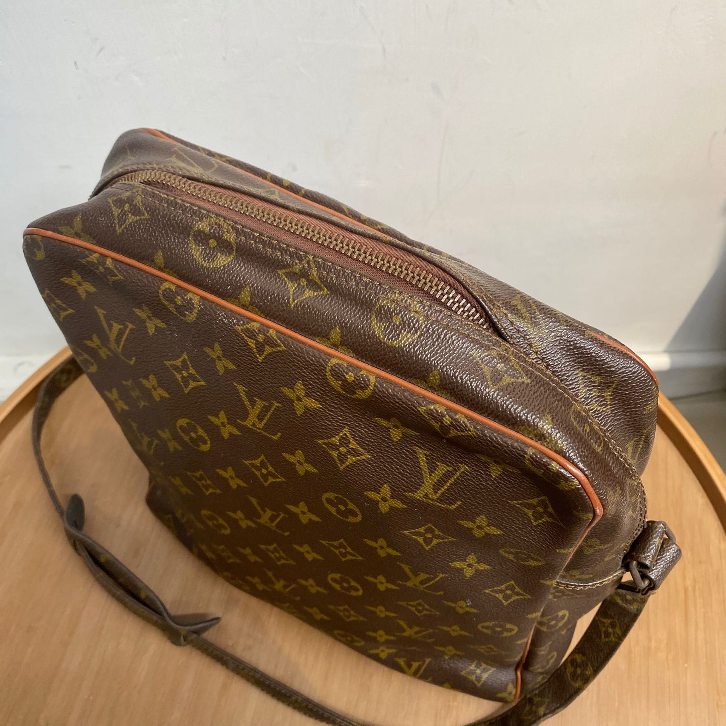LV 老花斜孭袋