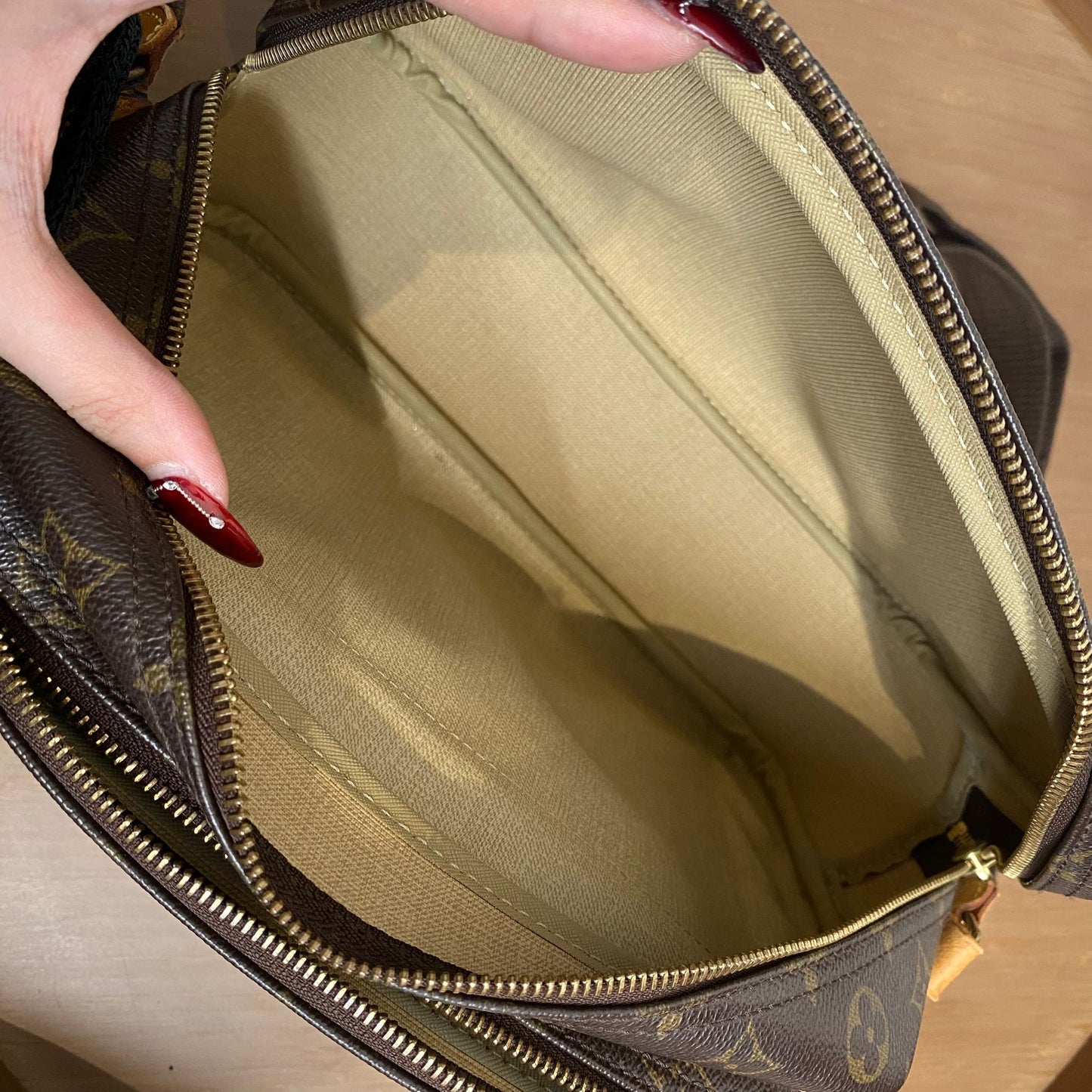 LV 記者袋