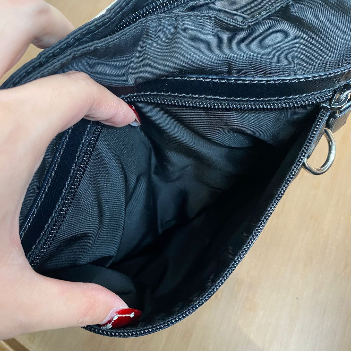 PRADA 黑色斜孭袋